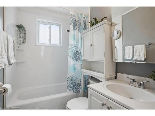 59 Birchcliffe Crescent, Hamilton, ON - Indoor Photo Showing Bathroom