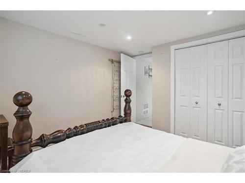 59 Birchcliffe Crescent, Hamilton, ON - Indoor Photo Showing Bedroom