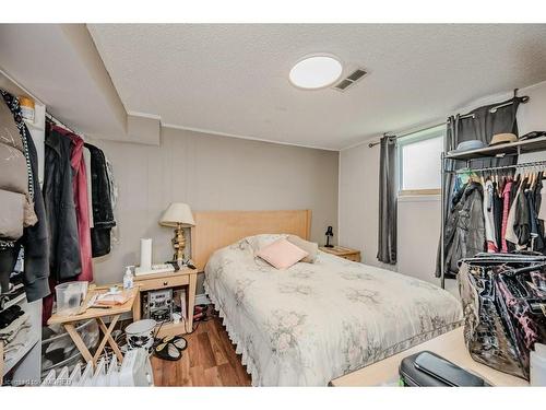 367 Yale Crescent, Oakville, ON - Indoor Photo Showing Bedroom