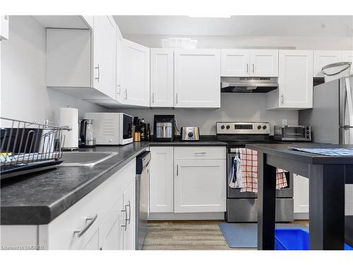 452 Ridgewood Crescent, London, ON - Indoor Photo Showing Kitchen