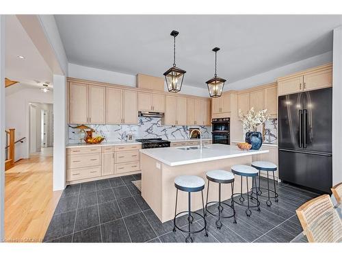 4156 Hillsborough Crescent, Oakville, ON - Indoor Photo Showing Kitchen With Upgraded Kitchen