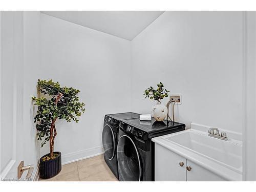 4156 Hillsborough Crescent, Oakville, ON - Indoor Photo Showing Laundry Room