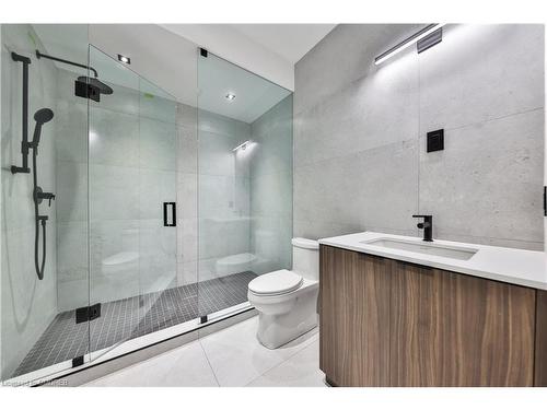 20A Broadview Avenue, Mississauga, ON - Indoor Photo Showing Bathroom