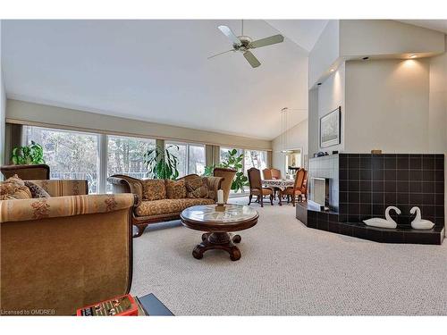 4189 Inglewood Drive, Burlington, ON - Indoor Photo Showing Living Room