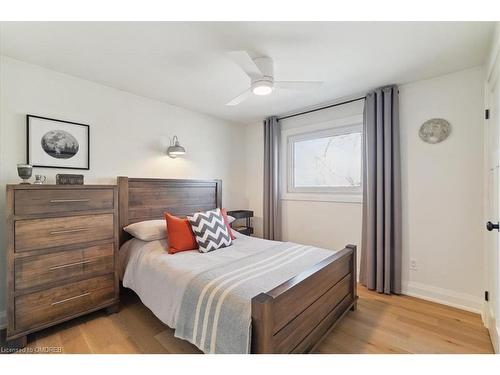 457 Sunset Drive, Oakville, ON - Indoor Photo Showing Bedroom