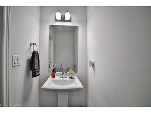 19 Mcgovern Lane, Paris, ON - Indoor Photo Showing Bathroom