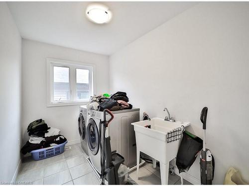 19 Mcgovern Lane, Paris, ON - Indoor Photo Showing Laundry Room