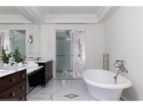206-300 Randall Street, Oakville, ON - Indoor Photo Showing Bathroom