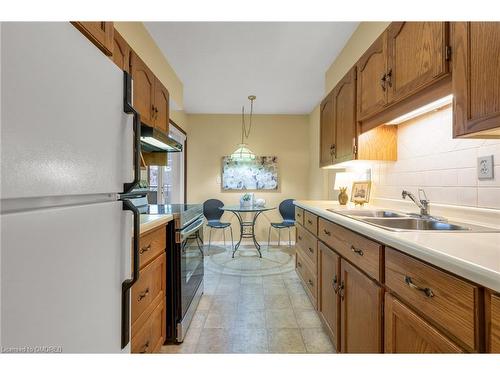 205-1425 Ghent Avenue, Burlington, ON - Indoor Photo Showing Kitchen With Double Sink