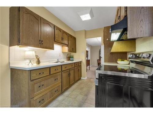 205-1425 Ghent Avenue, Burlington, ON - Indoor Photo Showing Kitchen