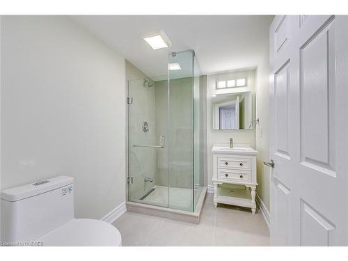 2124 Grand Boulevard, Oakville, ON - Indoor Photo Showing Bathroom