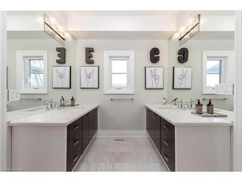 1325 Sheldon Avenue, Oakville, ON - Indoor Photo Showing Bathroom