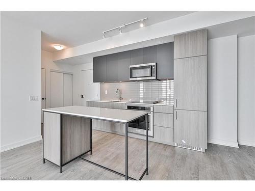 907-220 Missinnihe Way, Mississauga, ON - Indoor Photo Showing Kitchen With Upgraded Kitchen