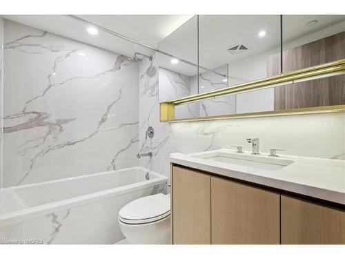 4302-38 Widmer Street, Toronto, ON - Indoor Photo Showing Bathroom