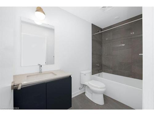 211-405 Dundas Street, Oakville, ON - Indoor Photo Showing Bathroom