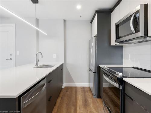 408-34 Norman Street, Brantford, ON - Indoor Photo Showing Kitchen With Stainless Steel Kitchen With Double Sink With Upgraded Kitchen