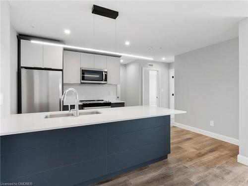 408-34 Norman Street, Brantford, ON - Indoor Photo Showing Kitchen With Upgraded Kitchen
