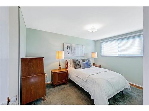 612 Laural Drive, Burlington, ON - Indoor Photo Showing Bedroom