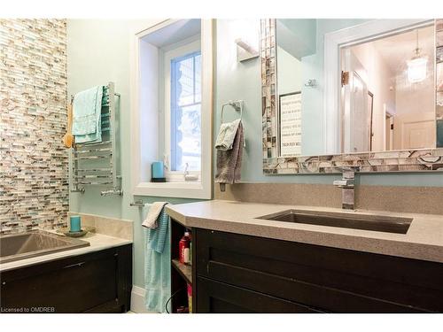 7491 15 Side Road, Halton Hills, ON - Indoor Photo Showing Bathroom