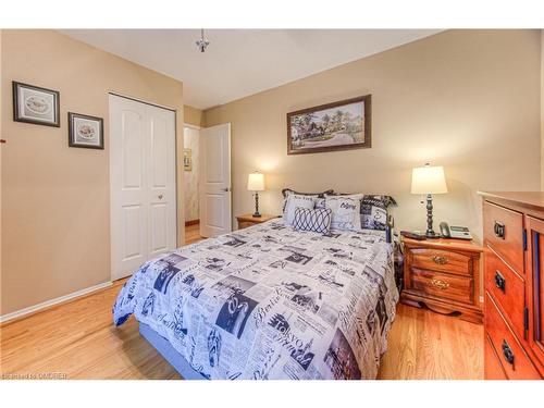 1226 Owen Court, Oakville, ON - Indoor Photo Showing Bedroom