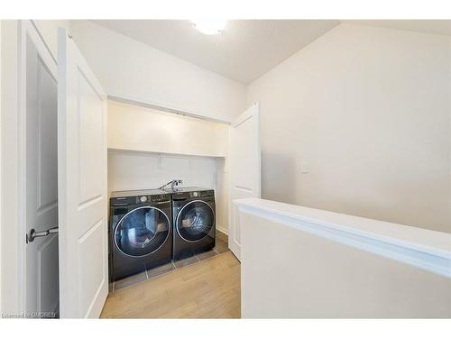 25-8317 Mulberry Drive, Niagara Falls, ON - Indoor Photo Showing Laundry Room