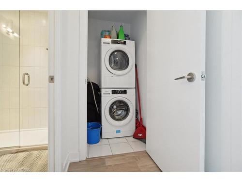 1505-251 Manitoba Street Street, Toronto, ON - Indoor Photo Showing Laundry Room