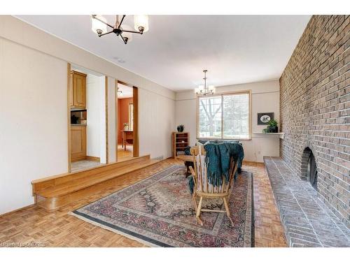 1527 Green Glade Court, Mississauga, ON - Indoor Photo Showing Kitchen