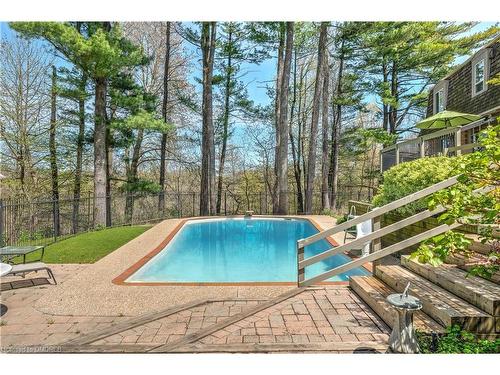 1527 Green Glade Court, Mississauga, ON - Outdoor With In Ground Pool
