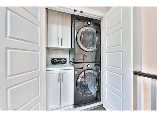 435 The Thicket, Mississauga, ON - Indoor Photo Showing Laundry Room