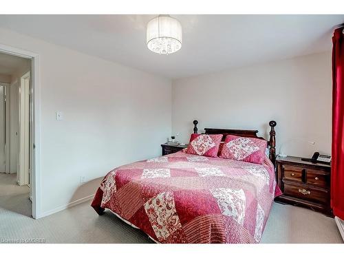 15-2095 Marine Drive, Oakville, ON - Indoor Photo Showing Bedroom