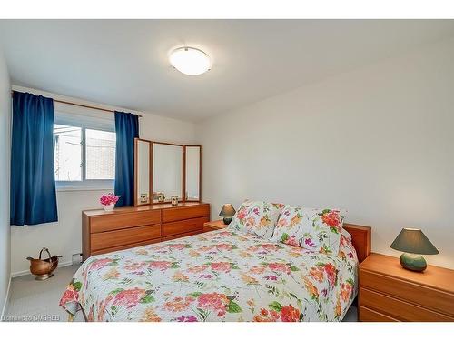 15-2095 Marine Drive, Oakville, ON - Indoor Photo Showing Bedroom