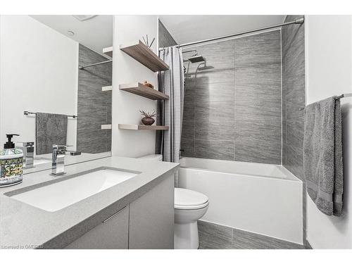 314-297 Oak Walk Drive, Oakville, ON - Indoor Photo Showing Bathroom