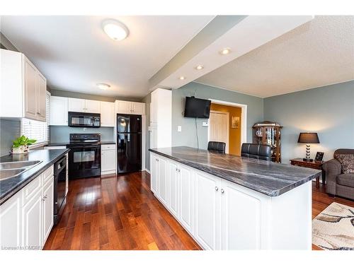 1503 Brenner Crescent, Burlington, ON - Indoor Photo Showing Kitchen