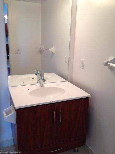 810-215 Sherway Gardens Road, Toronto, ON - Indoor Photo Showing Bathroom