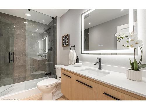 412-385 Prince Of Wales Drive, Mississauga, ON - Indoor Photo Showing Bathroom