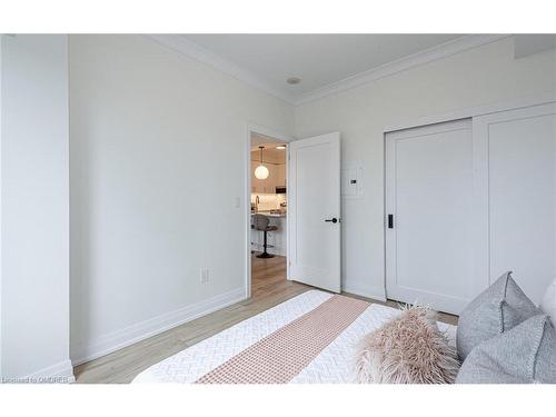 412-385 Prince Of Wales Drive, Mississauga, ON - Indoor Photo Showing Bedroom