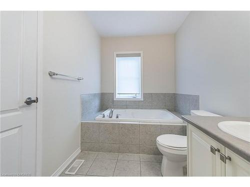 12-8273 Tulip Tree Drive Drive, Niagara Falls, ON - Indoor Photo Showing Bathroom
