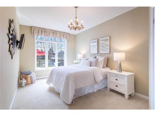 2236 Turnberry Road, Burlington, ON - Indoor Photo Showing Bedroom
