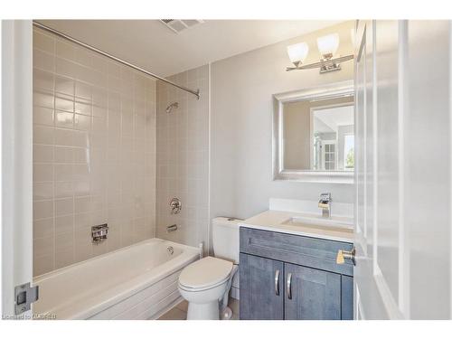 422-2511 Lakeshore Road W, Oakville, ON - Indoor Photo Showing Bathroom