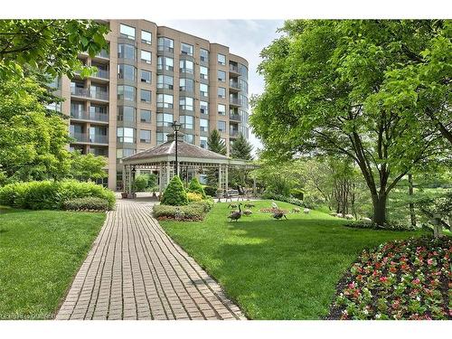 422-2511 Lakeshore Road W, Oakville, ON - Outdoor With Balcony With Facade