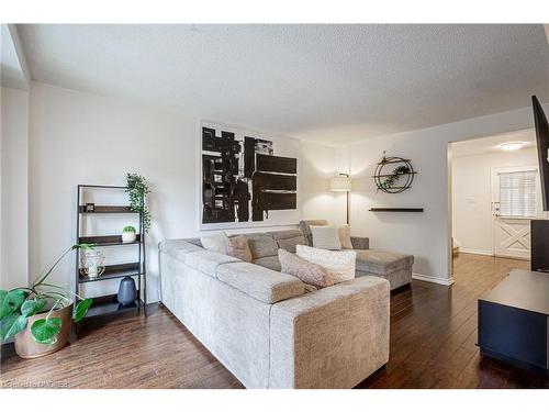 2-465 Woodview Road, Burlington, ON - Indoor Photo Showing Living Room