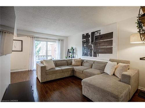 2-465 Woodview Road, Burlington, ON - Indoor Photo Showing Living Room