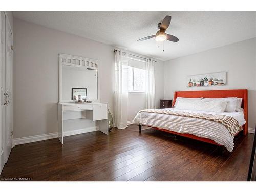 2-465 Woodview Road, Burlington, ON - Indoor Photo Showing Bedroom