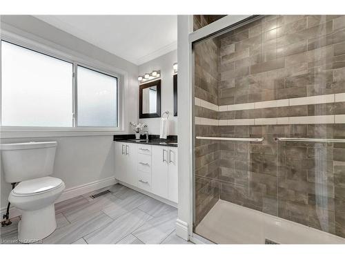 2060 Maplewood Drive, Burlington, ON - Indoor Photo Showing Bathroom