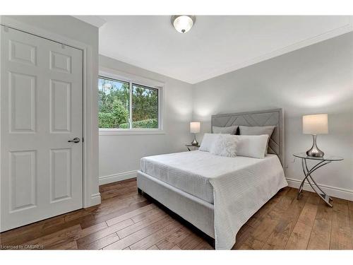 2060 Maplewood Drive, Burlington, ON - Indoor Photo Showing Bedroom