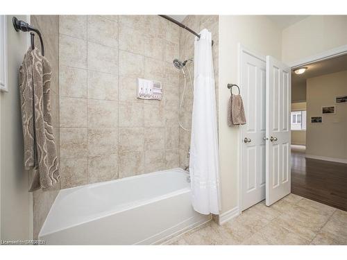 4413 Mann Street Street, Niagara Falls, ON - Indoor Photo Showing Bathroom