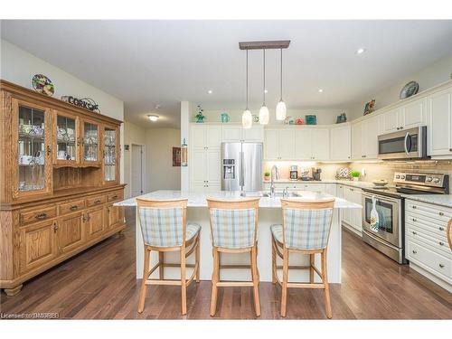 4413 Mann Street Street, Niagara Falls, ON - Indoor Photo Showing Kitchen With Upgraded Kitchen