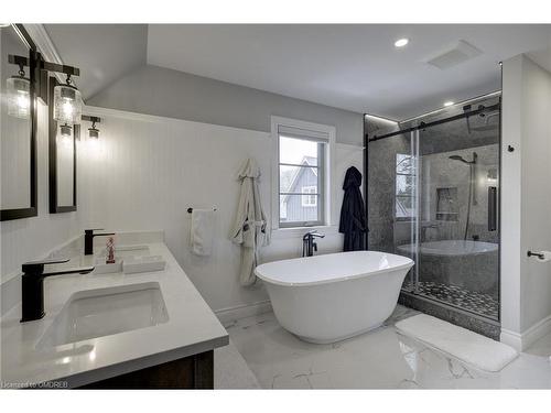 5 Burlington Street, Paris, ON - Indoor Photo Showing Bathroom