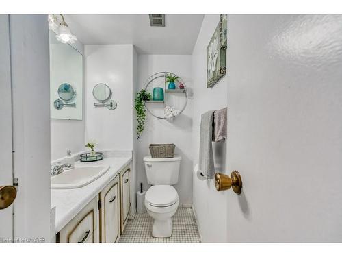 404-81 Church Street, Kitchener, ON - Indoor Photo Showing Bathroom