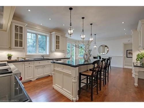 212 Poplar Drive, Oakville, ON - Indoor Photo Showing Kitchen With Upgraded Kitchen
